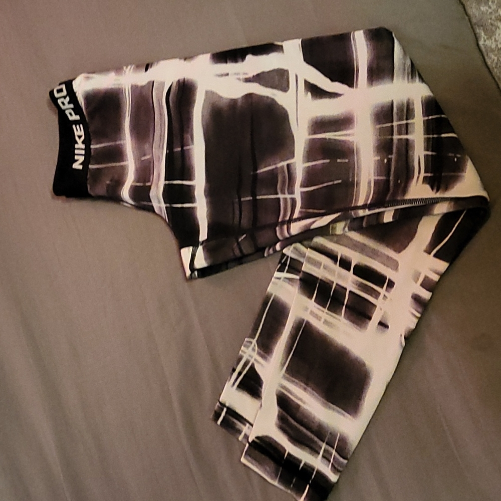 Nike dry-fit leggings.